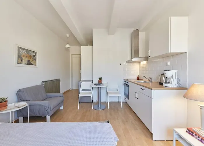Bright Lovely Central Studio In Thessaloniki